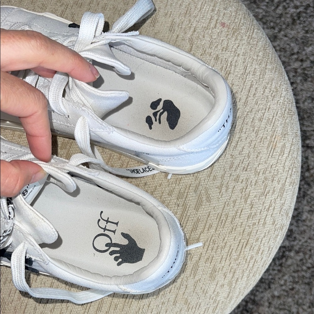 Off-White Wmns Sneaker - Picture 4 of 9